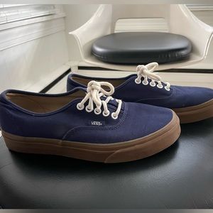 Classic Navy Vans with Gumsoles ladies 9/mens 7.5